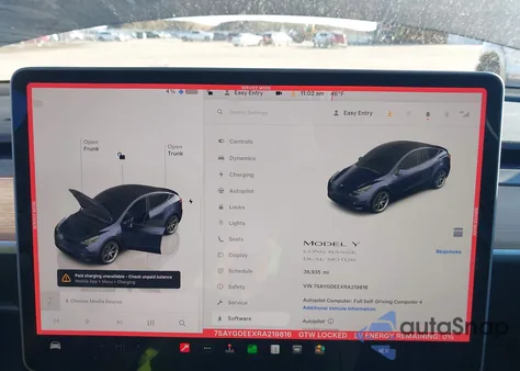 2024 Tesla Model Y Long Range Dual Motor All-Wheel Drive z USA, uszkodzony, nr VIN 7SAYGDEEXRA219816